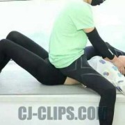 胎儿往上顶的是男孩吗（女生如果你被坏人放倒，他骑坐在你肚子上，你会怎么挣扎?你会想到支起来腿，往上抬屁股，把他顶起来吗）