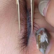 孕期能嫁接睫毛吗（怀孕六个月可以嫁接睫毛吗）