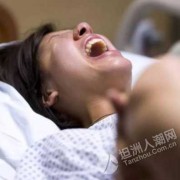 胎儿被踢死（被胎儿踢到肚子有点痛）