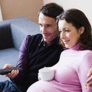 孕妇看电视对胎儿有影响吗（孕妇看电视对胎儿有影响吗）