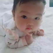 胎儿脑袋大是怎么回事（宝宝头往后仰伸舌头是怎么回事）