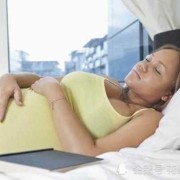 孕期老想睡觉（孕中期很嗜睡正常吗？最近老是会想睡觉了的）
