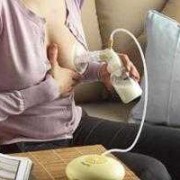 孕期有乳汁（孕期有乳汁正常吗）