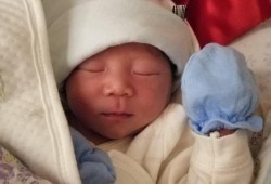小孩五岁才30斤,胎儿5斤多正常吗
