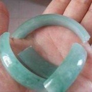 孕妇戴了三个月的玉镯早上换衣服时摔碎了,孕期戴玉镯对胎儿好吗