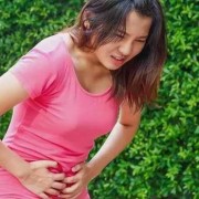 孕期白带浓稠（怀孕期间分泌物是绿色是怎么回事？孕期可以使用药物调理白带吗）