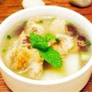 孕期喝骨头汤好吗（孕妇喝什么排骨汤更有营养）