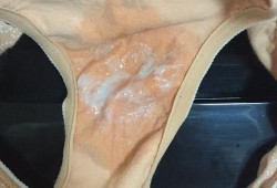 孕期私处湿（内衣里面每天湿湿的怎么办）