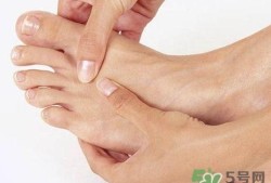 怀孕晚期的孕妇，经常腿麻脚麻是怎么回事呢,孕期腿麻是什么原因引起