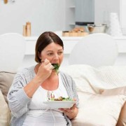 孕晚期体重一直不长怎么回事？正常吗,孕晚期减肥胎儿会瘦吗视频