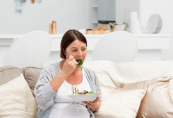 孕晚期体重一直不长怎么回事？正常吗,孕晚期减肥胎儿会瘦吗视频