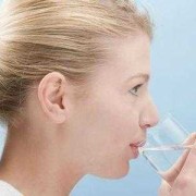 孕妇多喝水对胎儿有什么好处？怀孕快9个月了，口渴变得很明显,孕期多喝水有什么好处吗