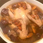 孕期能吃鸽子汤吗（孕妇吃的鸽子汤怎么炖比较好呢？我都不太懂这些的，只能多问了）