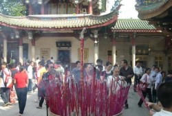拜佛的香对胎儿的影响（孕妇可以去寺庙拜佛吗）