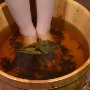 怀孕初期可以泡脚吗,怀孕期间可以泡脚吗艾叶泡脚吗