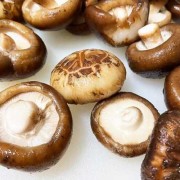 孕期吃香菇对胎儿好吗（孕期吃香菇对胎儿好吗有营养吗）