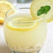 怀孕喝柠檬水对胎儿好吗,孕妇吃草莓对胎儿有什么好处?