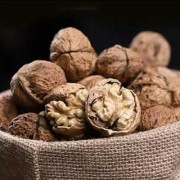 孕妇可以盘玩核桃吗,孕妇吃核桃的最佳时间