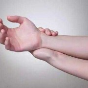 怀孕七个月手麻是怎么回事,孕期睡觉手麻木是什么原因引起的