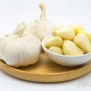 孕妇晚期可以吃蒜吗?听有的老人说不能吃，是真的吗?吃了会怎样,孕期能不能吃蒜