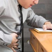 怀孕31周突然右腹部疼，请问怎么回事呢,孕期右腹疼痛