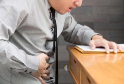 怀孕31周突然右腹部疼，请问怎么回事呢,孕期右腹疼痛