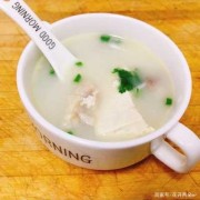 孕妇喝的鲫鱼汤怎么做才有营养,孕期鱼汤怎么做有营养做法