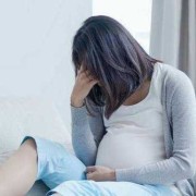 为啥孕期抑郁会心慌,孕期抑郁表现有哪些症状
