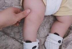 孕期腿变粗（两个月的宝宝大腿粗小腿细什么原因呢）