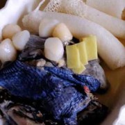 怀孕一个月能喝乌鸡汤吗？里面只放了生姜乌鸡煲汤能喝吗,孕妇吃乌鸡对胎儿好吗有影响吗