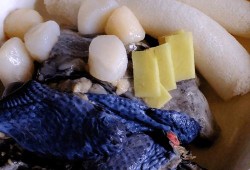 怀孕一个月能喝乌鸡汤吗？里面只放了生姜乌鸡煲汤能喝吗,孕妇吃乌鸡对胎儿好吗有影响吗
