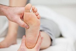 孕期如何消除水肿（老婆怀孕后水肿，孕妇水肿怎么办?特别是脚肿得厉害，鞋子都穿不下了）