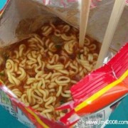 吃方便面对胎儿有影响吗（孕期吃方便面对胎儿有影响吗）