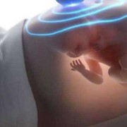 感觉胎儿在肚子里发抖（孕晚期胎儿在肚子颤抖，是正常现象吗）