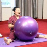 孕妇分娩球怎么用,孕期分娩球操的好处