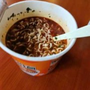 孕期能不能吃方便面（孕期能不能吃方便面和泡面）