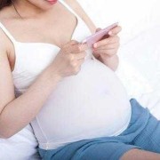 手机对胎儿（孕妇天天玩手机对胎儿有影响吗）
