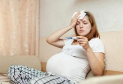孕期嗓子酸（孕期嗓子酸酸的感觉怎么回事）