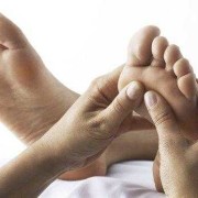 孕期按脚（孕期按脚会导致小孩脑瘫吗）