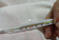 孕期胸发热（孕妇喂奶发烧了怎么办？哺乳期发烧可以吃退烧药吗）