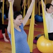 孕妇瑜伽球助产怎么做,孕期瑜伽课程