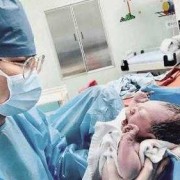 怀孕五个月肚子右上方总感觉有东西顶着是怎么回事,胎儿顶肚子是怎么回事儿