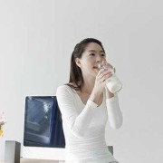 孕期喝奶粉（孕妇有子宫肌瘤可以吃孕妇奶粉吗）
