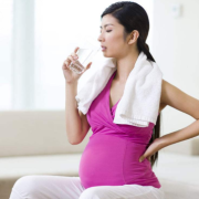 孕晚期喝蜂蜜水可以软化宫颈吗,孕妇喝蜂蜜水胎儿头大正常吗