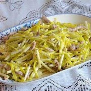 孕妇吃蒜黄对胎儿好吗（孕妇吃蒜黄对胎儿好吗有影响吗）