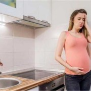 孕期不吐正常吗（孕期不吐正常吗会胎停吗）