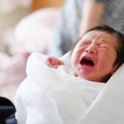 宝宝总是哭闹什么原因,胎儿会哭吗