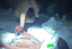 怀孕28周胎儿发育情况（孕28周早产儿住保温箱，得住多久呢?我家宝宝破水早产的，出生才3.2斤）