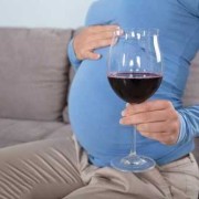 孕期可以喝葡萄酒吗（孕期可以喝葡萄酒吗）
