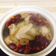 孕期能喝鸡汤吗（孕妇煲鸡汤放些什么材料）